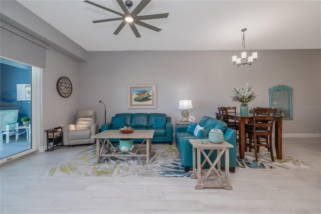 待售: $635,900 (2 贝兹, 2 浴室, 1384 平方英尺)