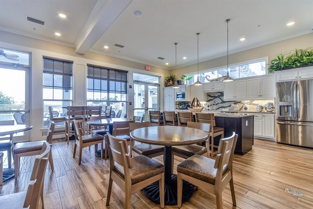 待售: $635,900 (2 贝兹, 2 浴室, 1384 平方英尺)