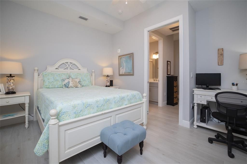 待售: $635,900 (2 贝兹, 2 浴室, 1384 平方英尺)