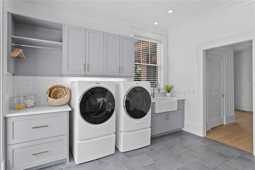 For Sale: $5,100,000 (5 beds, 5 baths, 5061 Square Feet)