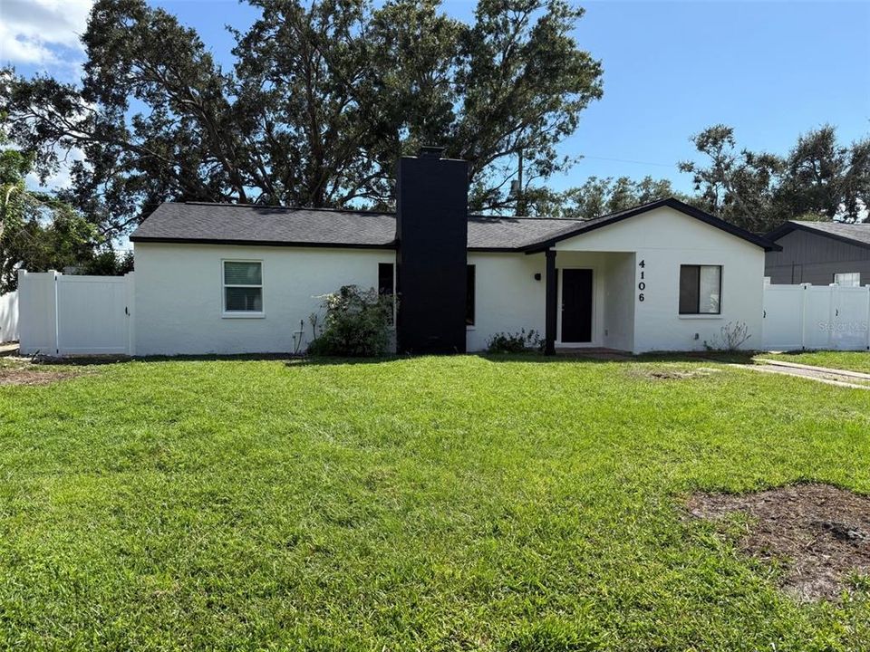 Activo con contrato: $2,299 (3 camas, 1 baños, 1174 Pies cuadrados)