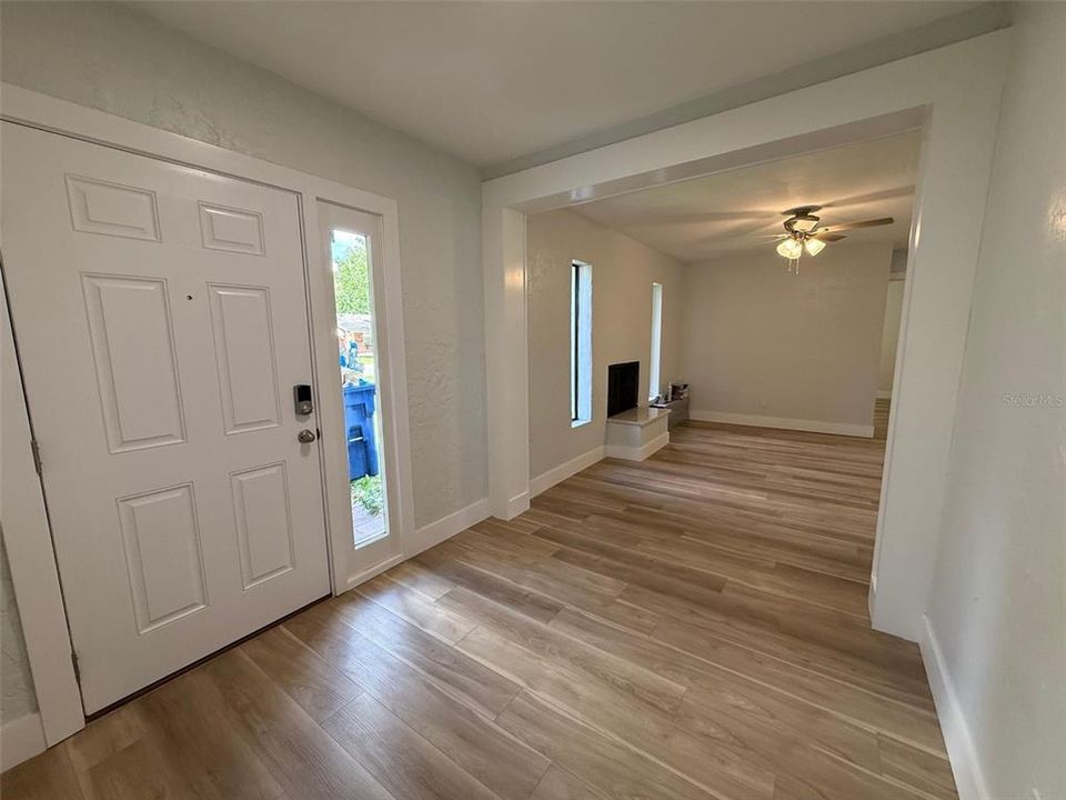 Activo con contrato: $2,299 (3 camas, 1 baños, 1174 Pies cuadrados)