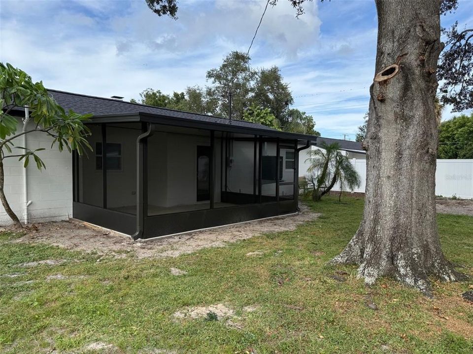 Activo con contrato: $2,299 (3 camas, 1 baños, 1174 Pies cuadrados)