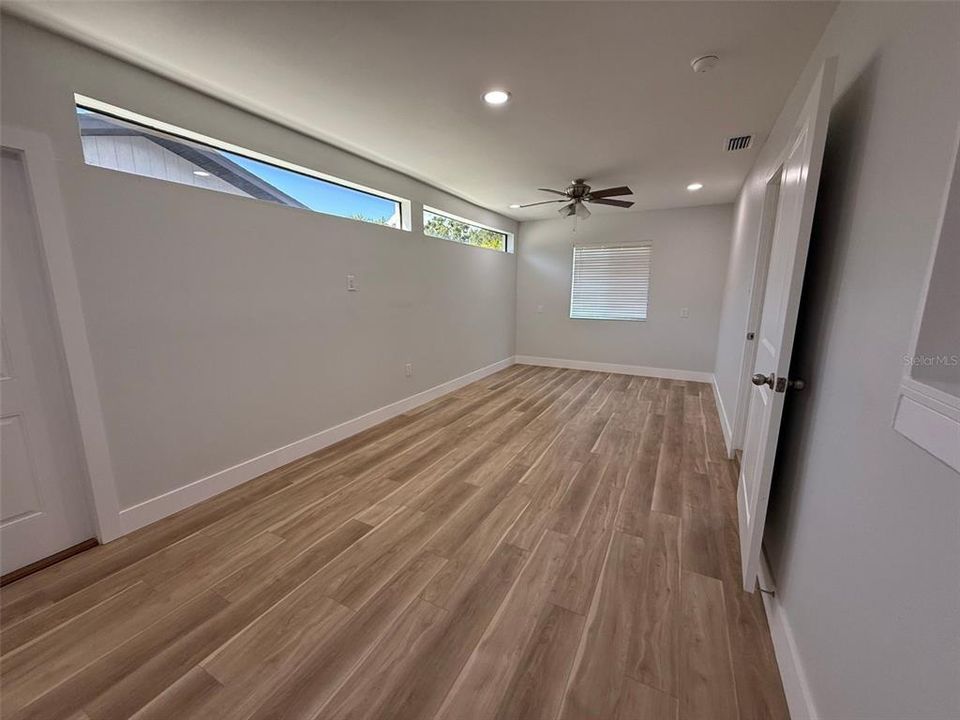 Activo con contrato: $2,299 (3 camas, 1 baños, 1174 Pies cuadrados)