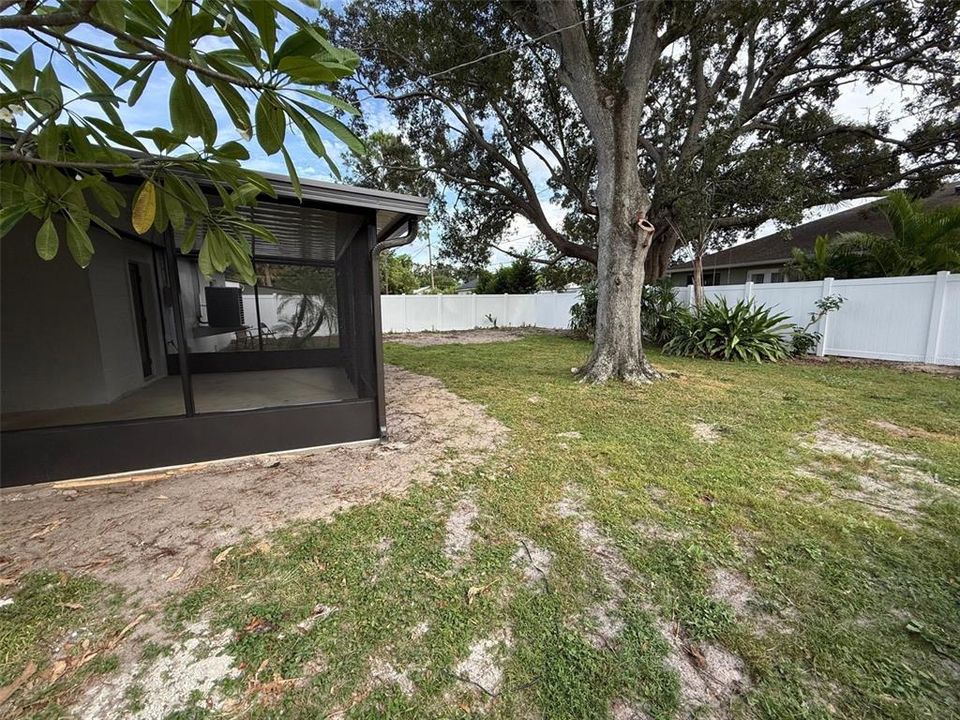 Activo con contrato: $2,299 (3 camas, 1 baños, 1174 Pies cuadrados)