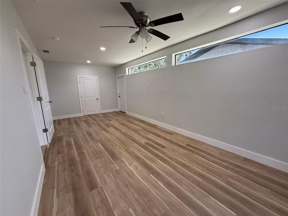 Activo con contrato: $2,299 (3 camas, 1 baños, 1174 Pies cuadrados)