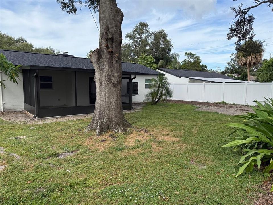 Activo con contrato: $2,299 (3 camas, 1 baños, 1174 Pies cuadrados)