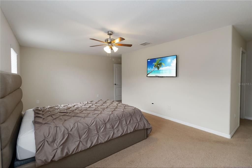 Active With Contract: $365,000 (3 beds, 2 baths, 2319 Square Feet)