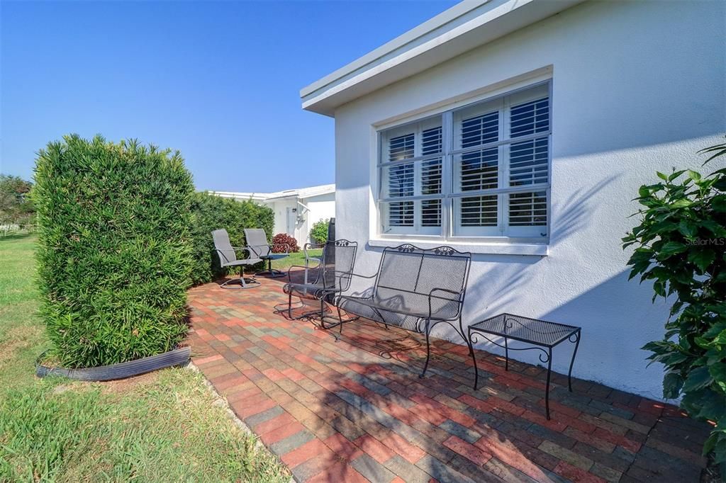 Active With Contract: $375,000 (2 beds, 2 baths, 1060 Square Feet)