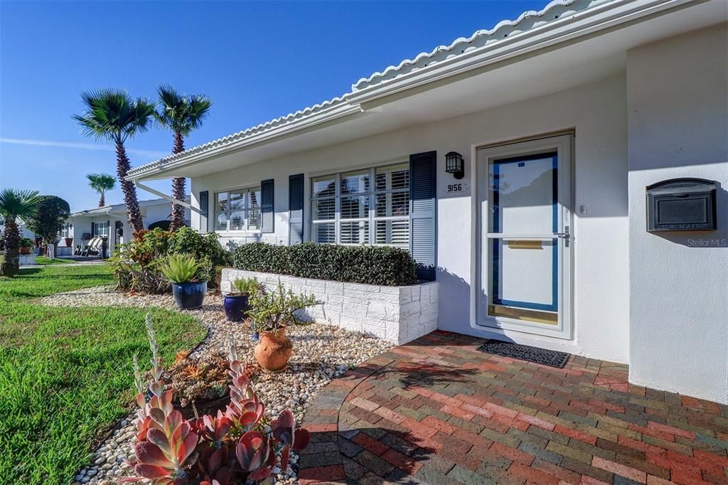 Active With Contract: $375,000 (2 beds, 2 baths, 1060 Square Feet)