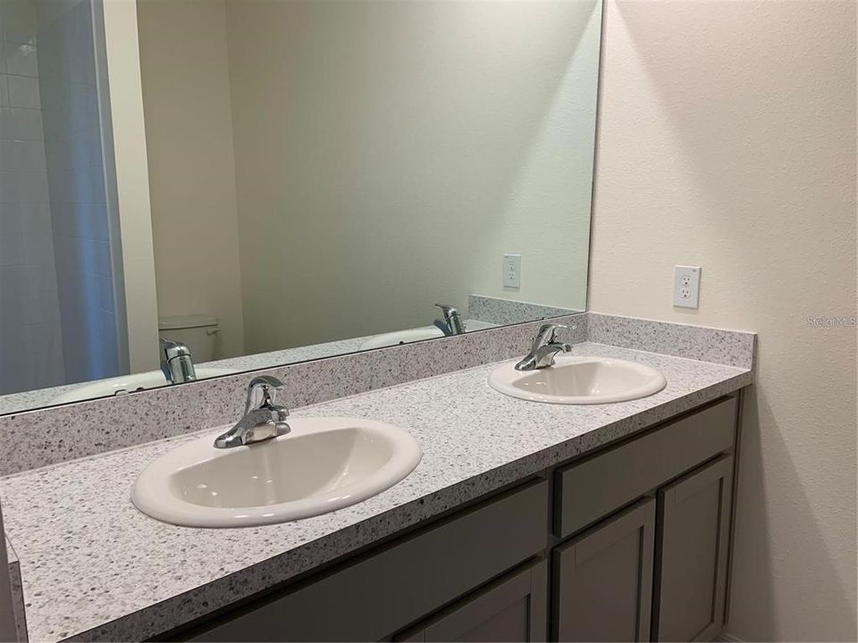 В аренду: $2,050 (3 спален, 2 ванн, 1516 Квадратных фут)