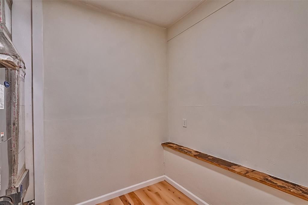 合同活跃: $429,000 (3 贝兹, 2 浴室, 2222 平方英尺)