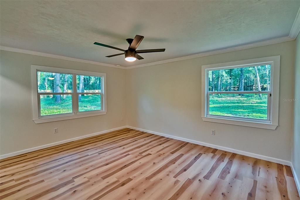 合同活跃: $429,000 (3 贝兹, 2 浴室, 2222 平方英尺)