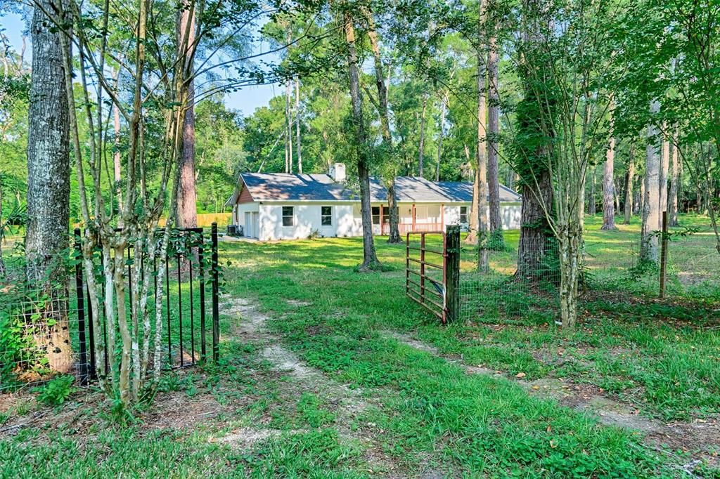 合同活跃: $429,000 (3 贝兹, 2 浴室, 2222 平方英尺)