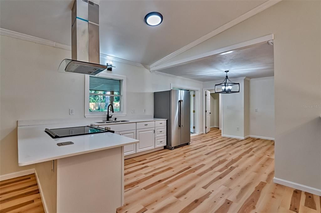 合同活跃: $429,000 (3 贝兹, 2 浴室, 2222 平方英尺)