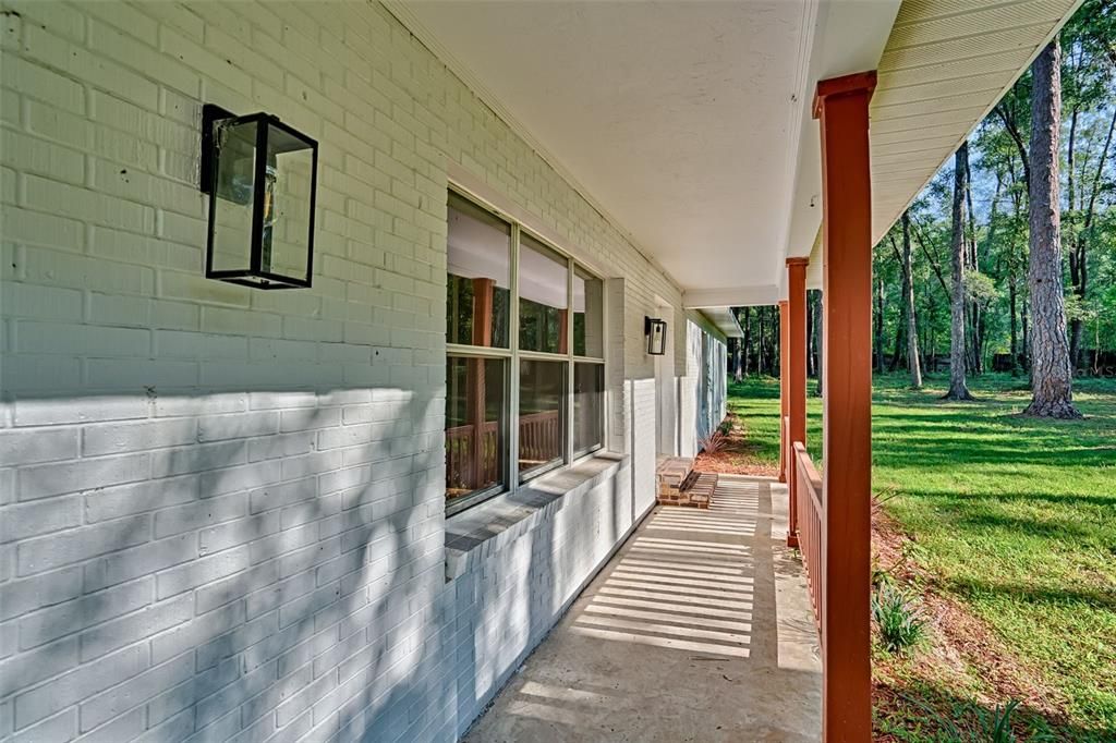 合同活跃: $429,000 (3 贝兹, 2 浴室, 2222 平方英尺)