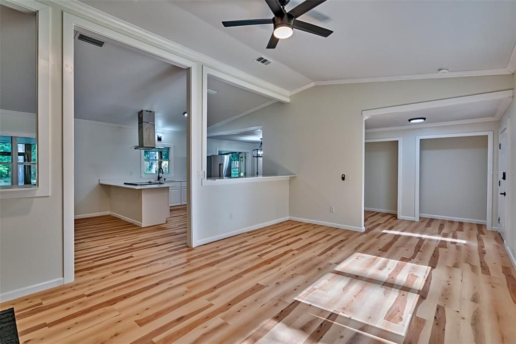 合同活跃: $429,000 (3 贝兹, 2 浴室, 2222 平方英尺)