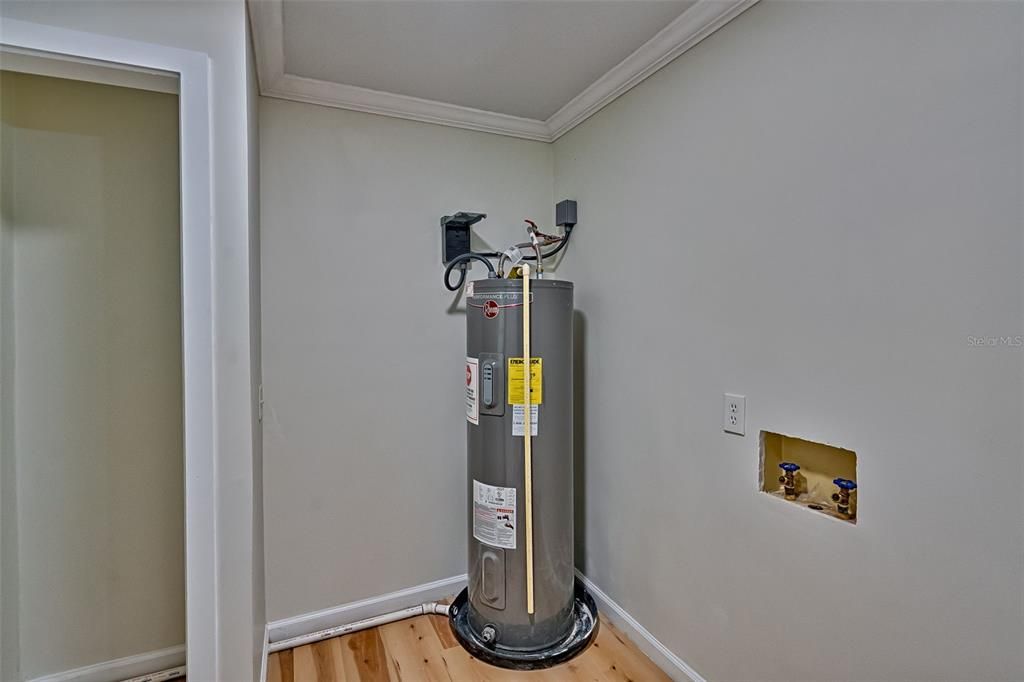 合同活跃: $429,000 (3 贝兹, 2 浴室, 2222 平方英尺)