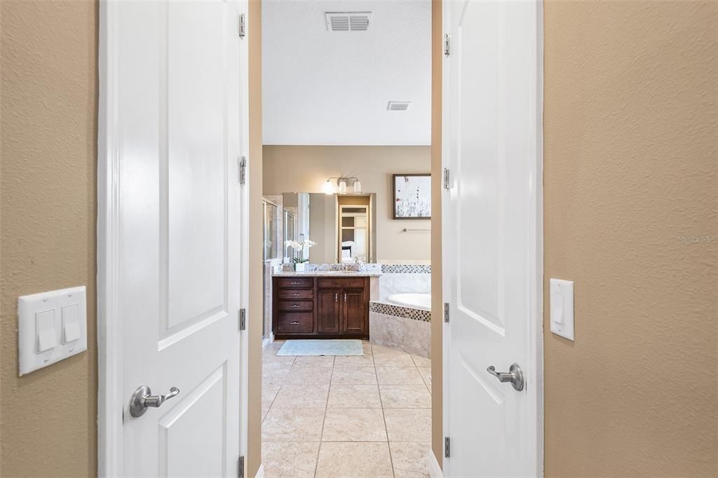 En Venta: $774,999 (3 camas, 4 baños, 3585 Pies cuadrados)