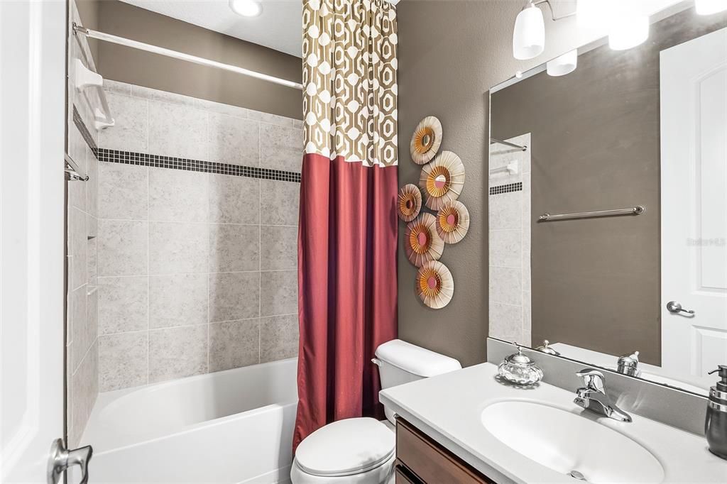 En Venta: $774,999 (3 camas, 4 baños, 3585 Pies cuadrados)