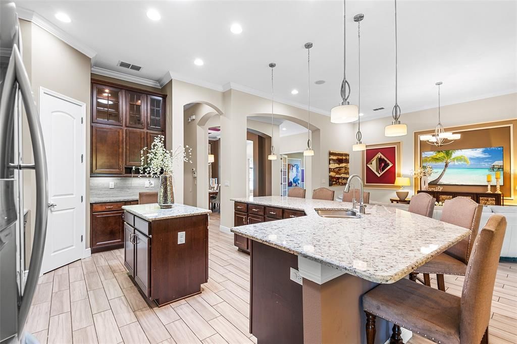 En Venta: $774,999 (3 camas, 4 baños, 3585 Pies cuadrados)