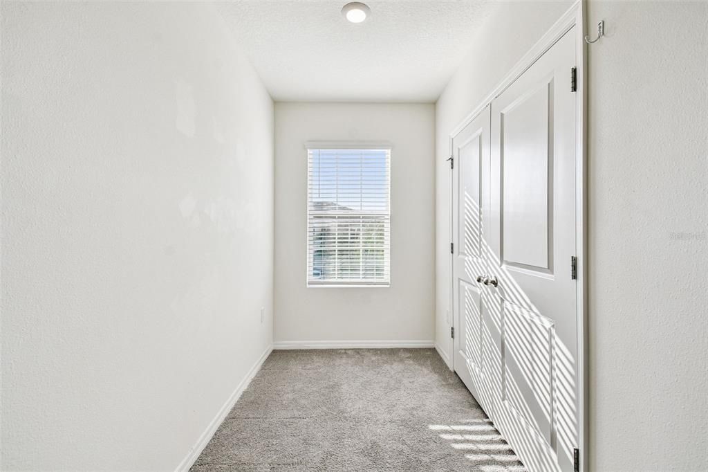 合同活跃: $2,100 (3 贝兹, 2 浴室, 1673 平方英尺)