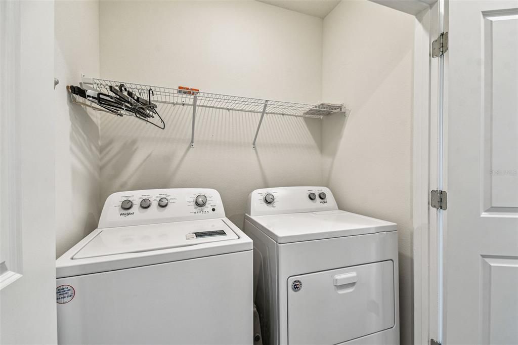 合同活跃: $2,100 (3 贝兹, 2 浴室, 1673 平方英尺)