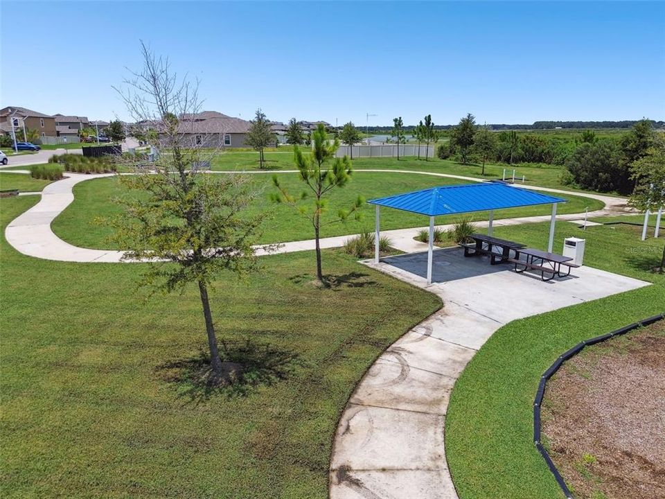 合同活跃: $2,100 (3 贝兹, 2 浴室, 1673 平方英尺)