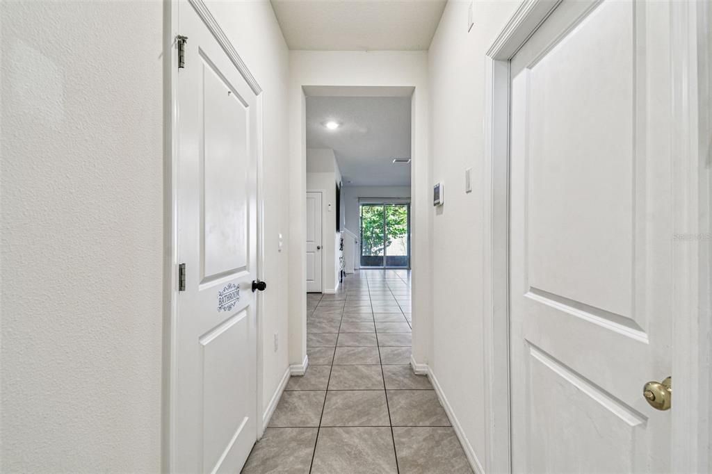 合同活跃: $2,100 (3 贝兹, 2 浴室, 1673 平方英尺)