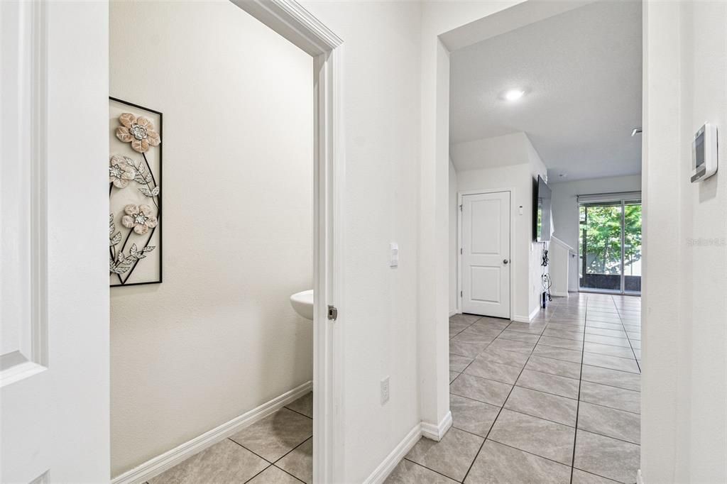 合同活跃: $2,100 (3 贝兹, 2 浴室, 1673 平方英尺)