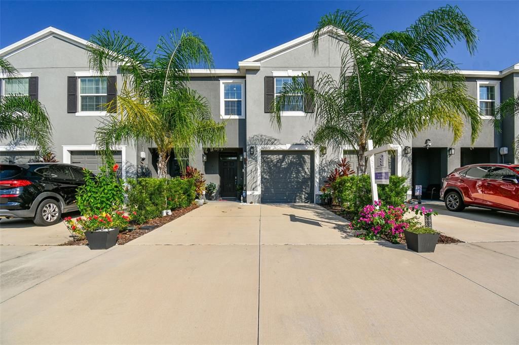 合同活跃: $2,100 (3 贝兹, 2 浴室, 1673 平方英尺)