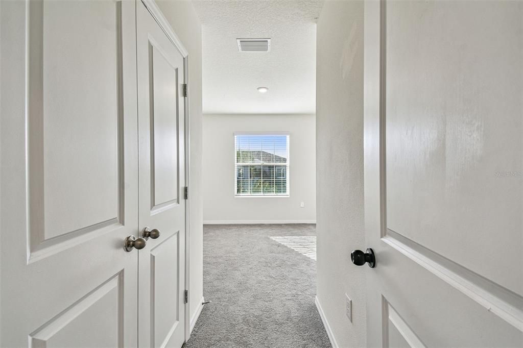 合同活跃: $2,100 (3 贝兹, 2 浴室, 1673 平方英尺)