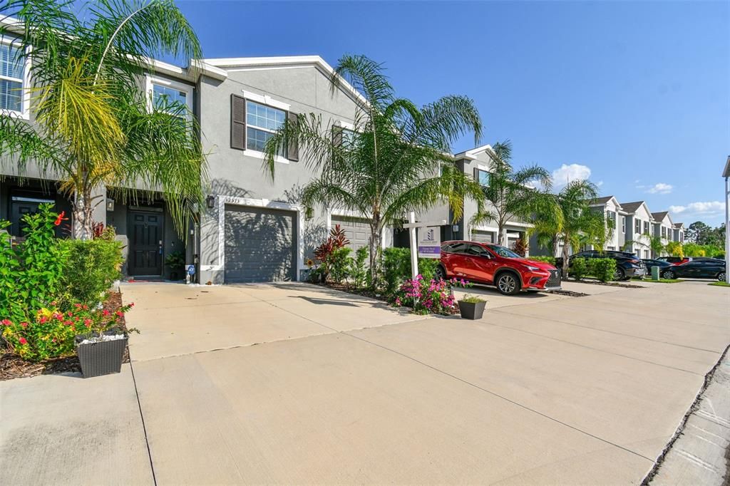 合同活跃: $2,100 (3 贝兹, 2 浴室, 1673 平方英尺)