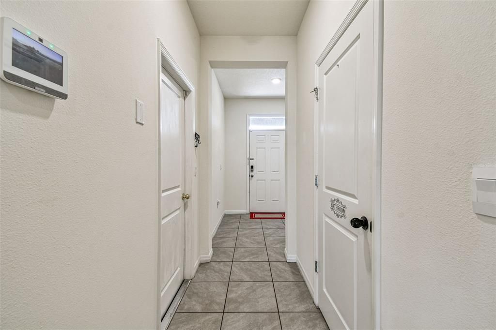 合同活跃: $2,100 (3 贝兹, 2 浴室, 1673 平方英尺)