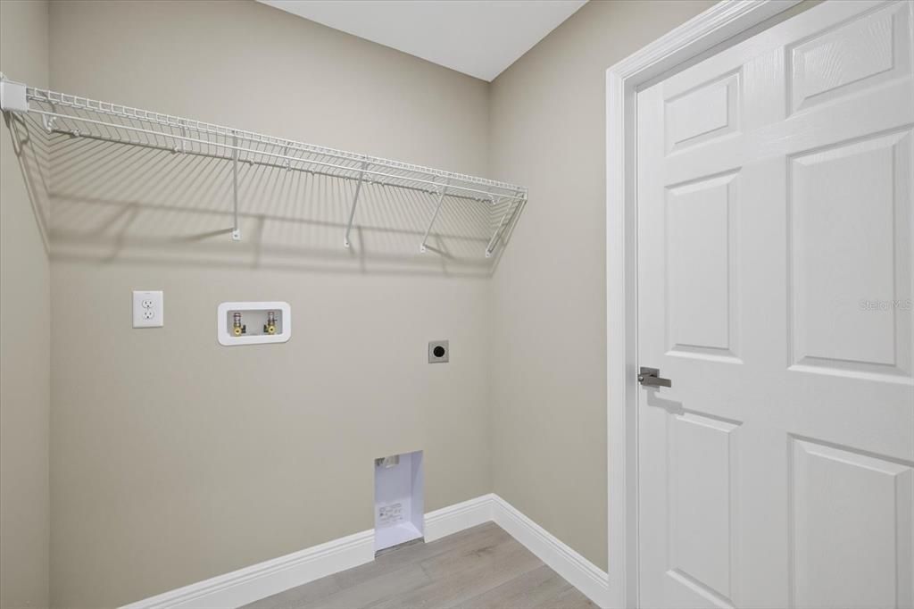 For Sale: $393,900 (3 beds, 2 baths, 1684 Square Feet)