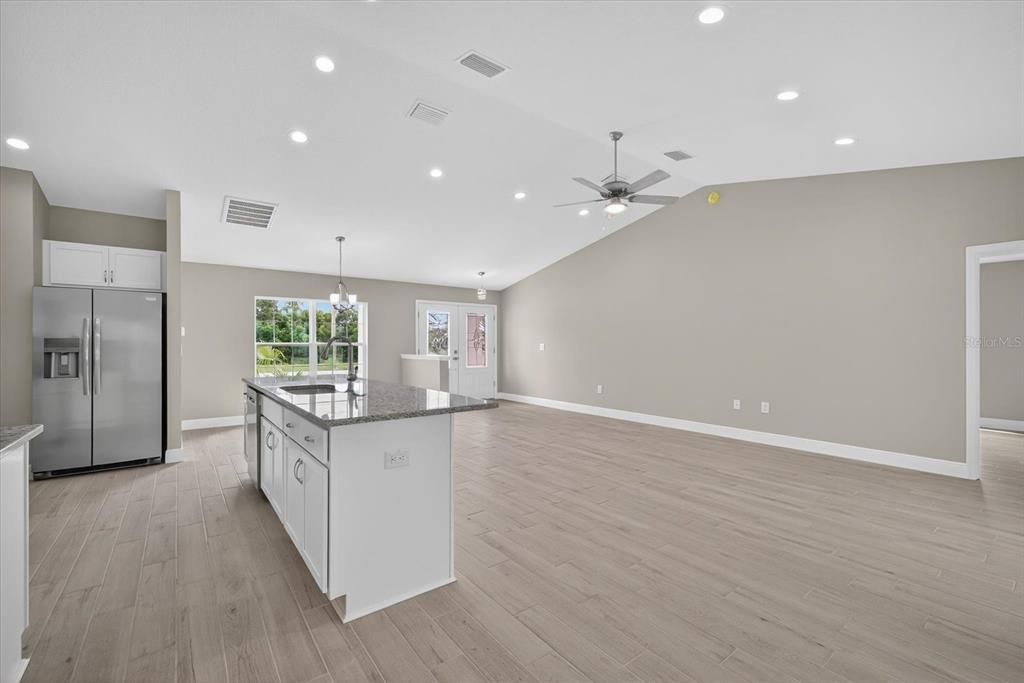 For Sale: $393,900 (3 beds, 2 baths, 1684 Square Feet)