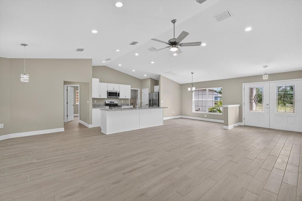 For Sale: $393,900 (3 beds, 2 baths, 1684 Square Feet)