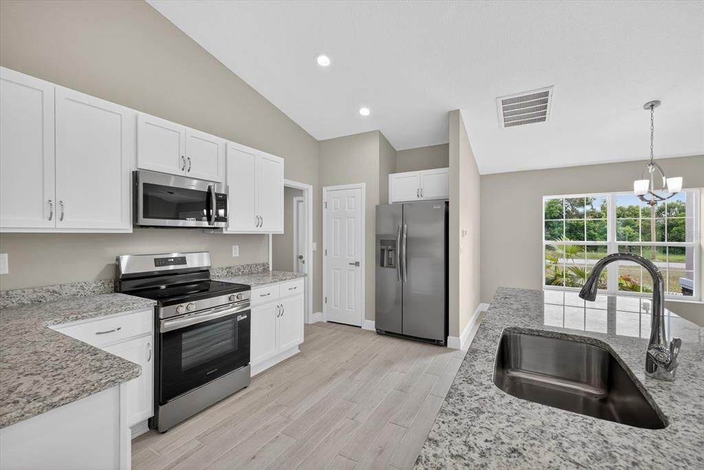 For Sale: $393,900 (3 beds, 2 baths, 1684 Square Feet)