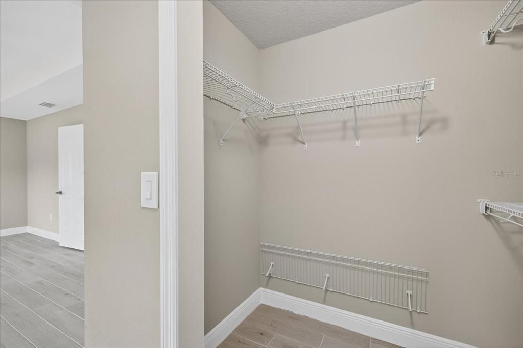 For Sale: $393,900 (3 beds, 2 baths, 1684 Square Feet)