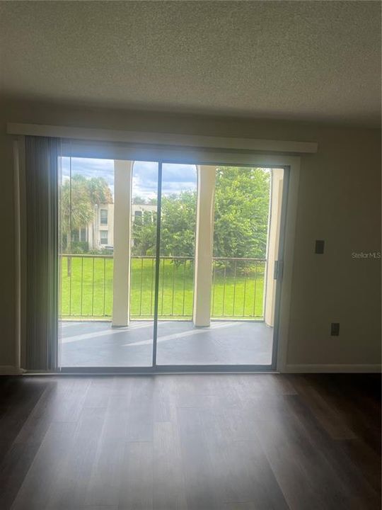 На продажу: $179,990 (2 спален, 2 ванн, 1002 Квадратных фут)