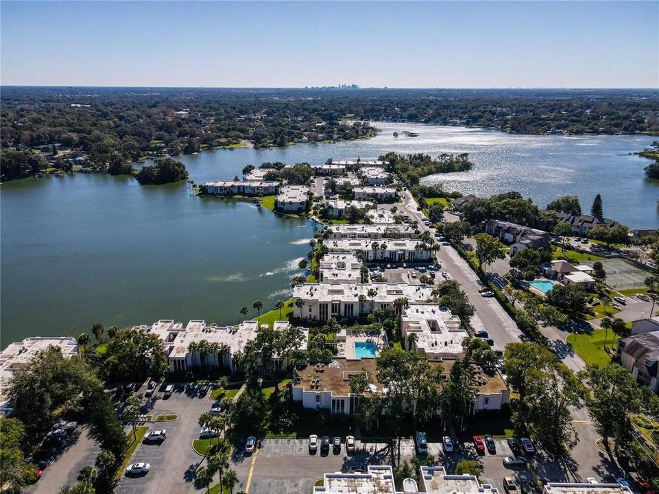 На продажу: $179,990 (2 спален, 2 ванн, 1002 Квадратных фут)