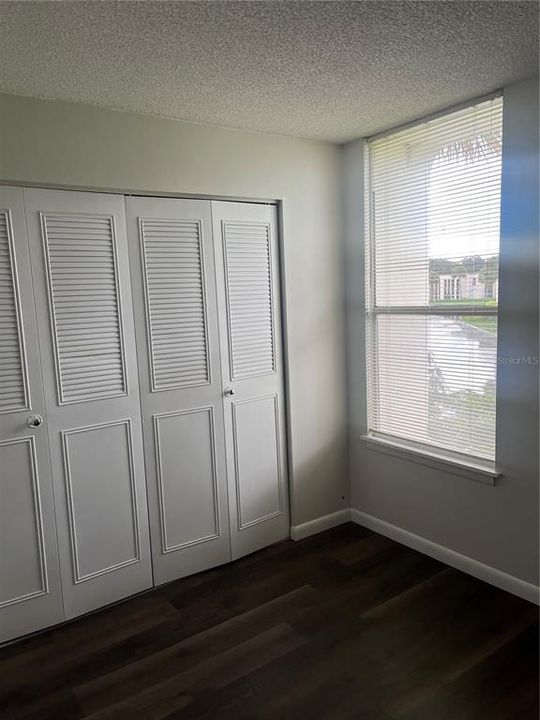 На продажу: $179,990 (2 спален, 2 ванн, 1002 Квадратных фут)