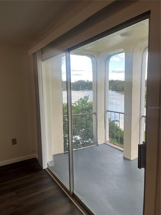 На продажу: $179,990 (2 спален, 2 ванн, 1002 Квадратных фут)