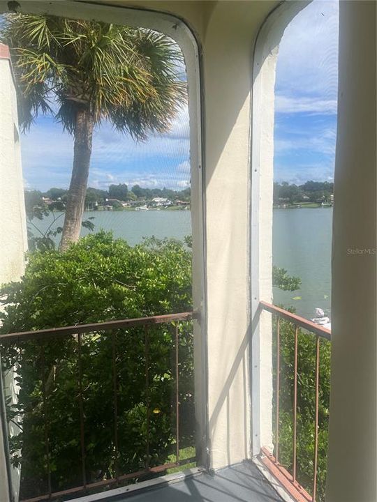 На продажу: $179,990 (2 спален, 2 ванн, 1002 Квадратных фут)