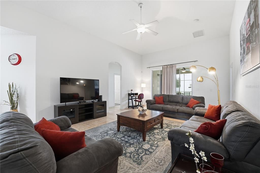 Active With Contract: $475,000 (4 beds, 3 baths, 2078 Square Feet)