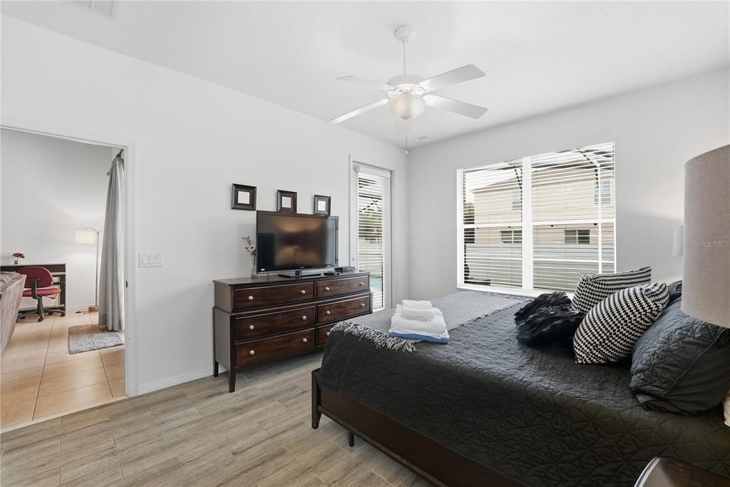 Active With Contract: $475,000 (4 beds, 3 baths, 2078 Square Feet)