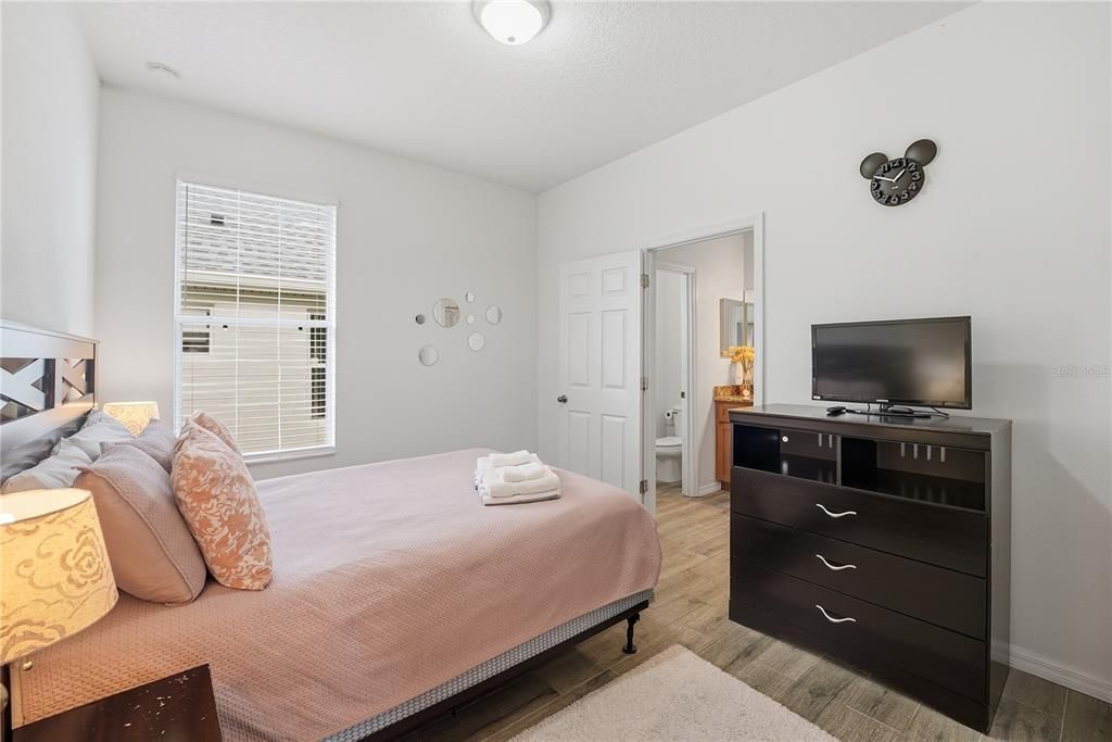 Active With Contract: $475,000 (4 beds, 3 baths, 2078 Square Feet)