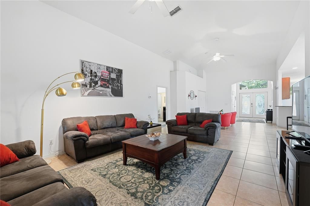 Active With Contract: $475,000 (4 beds, 3 baths, 2078 Square Feet)