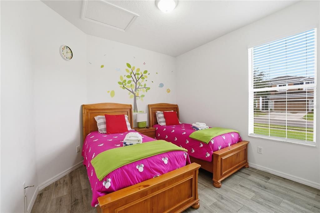 Active With Contract: $475,000 (4 beds, 3 baths, 2078 Square Feet)