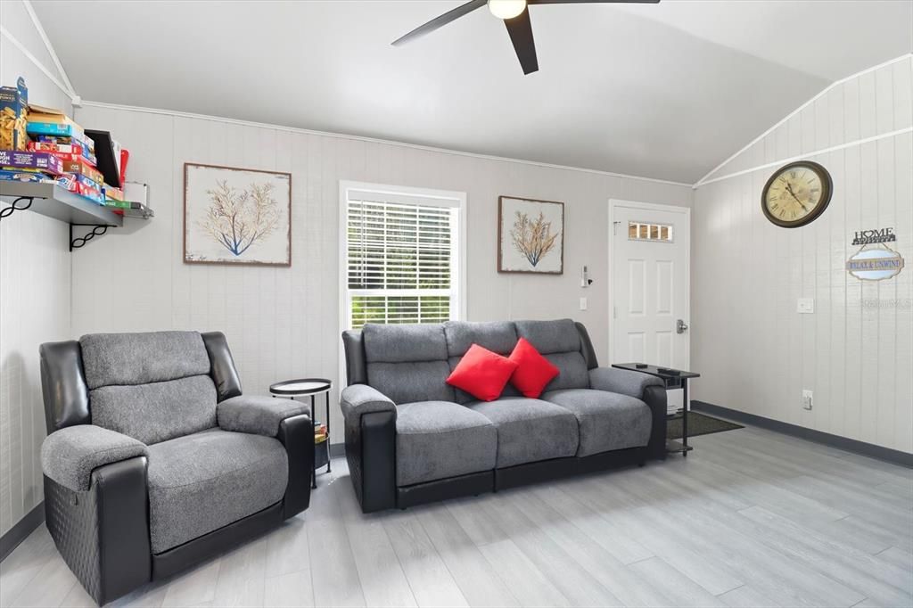 En Venta: $349,900 (2 camas, 1 baños, 620 Pies cuadrados)